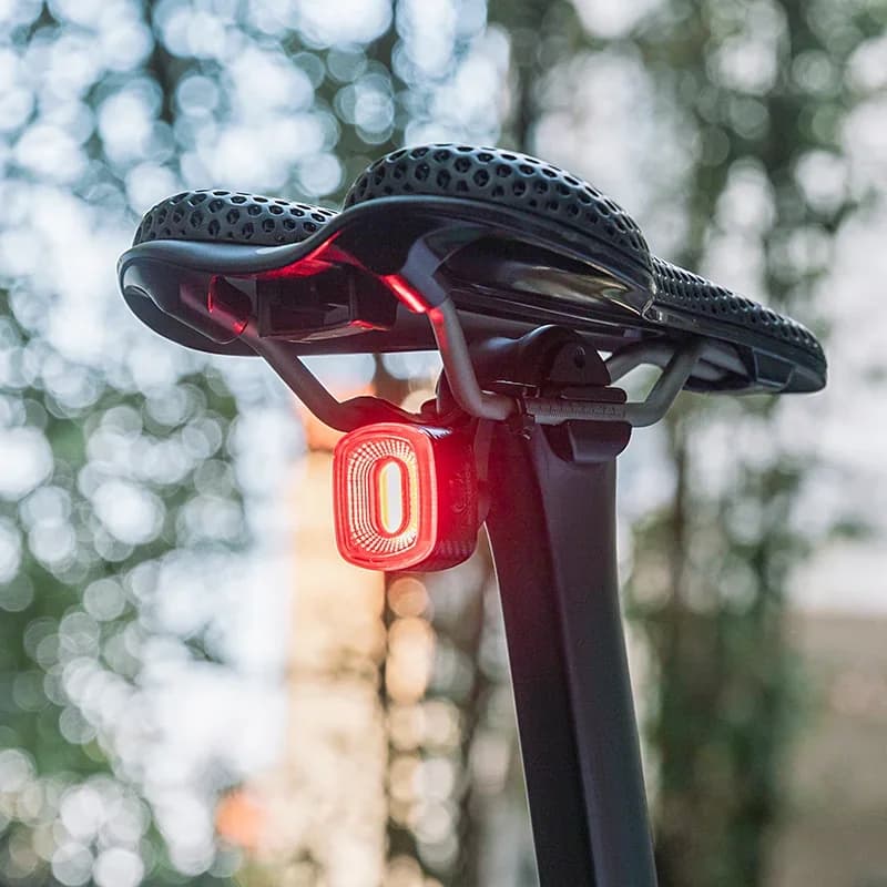 Lumină spate bicicletă IPX6 cu senzor de frână și port Type-C