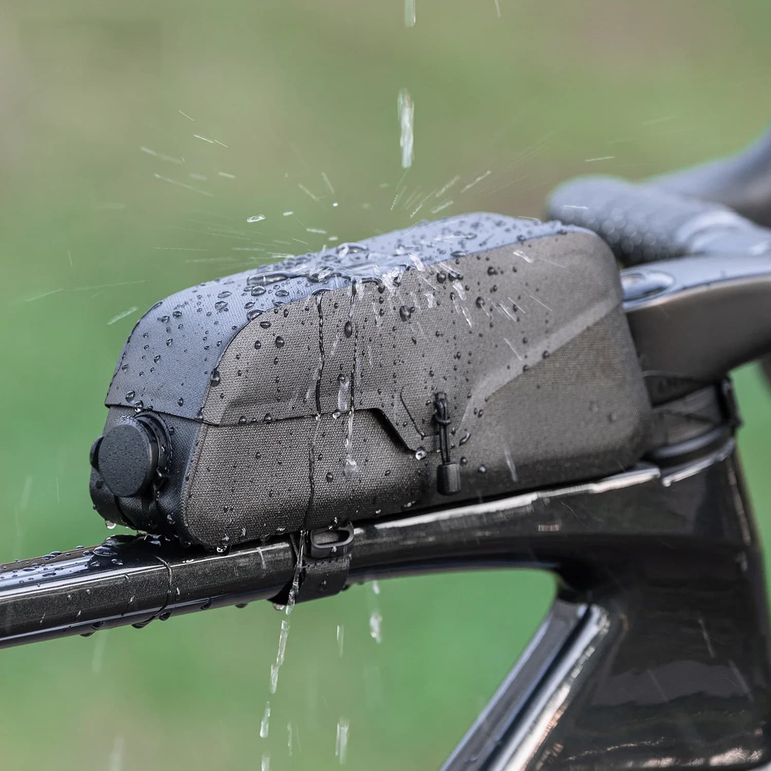 Geantă magnetică impermeabilă pentru tubul superior al bicicletei